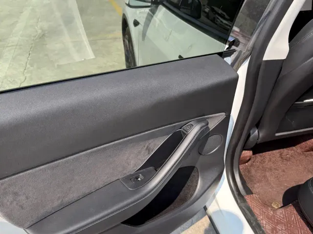 Tesla Model Y — Фото автомобиля 9