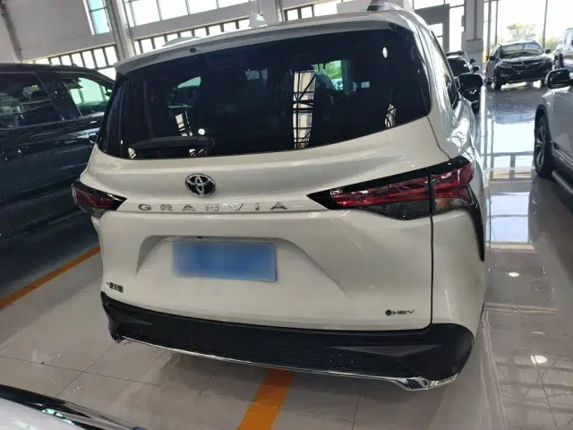 Toyota Granvia — Фото автомобиля 5
