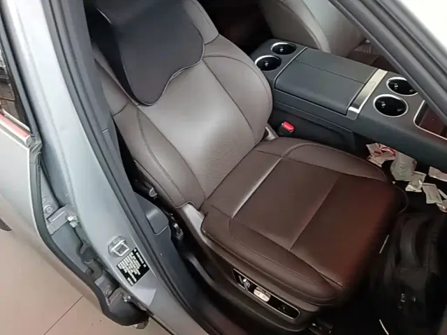 Li Auto L8 — Фото автомобиля 24