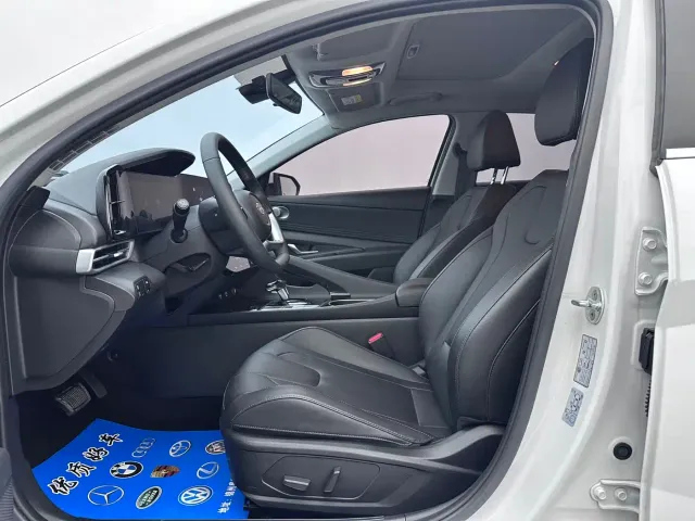 Hyundai Elantra — Фото автомобиля 10