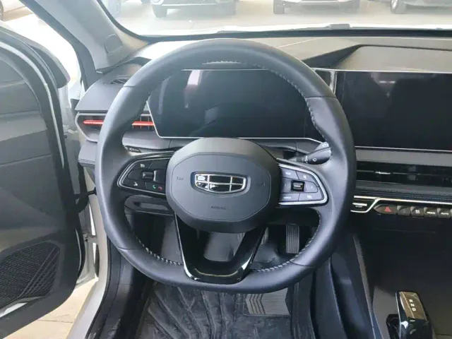 Geely Binrui — Фото автомобиля 10