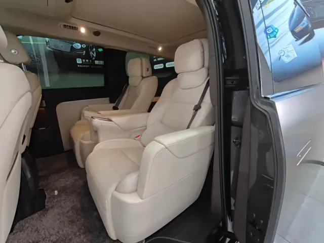 Li Auto MEGA — Фото автомобиля 8