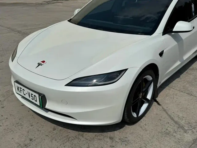 Tesla Model 3 — Фото автомобиля 7