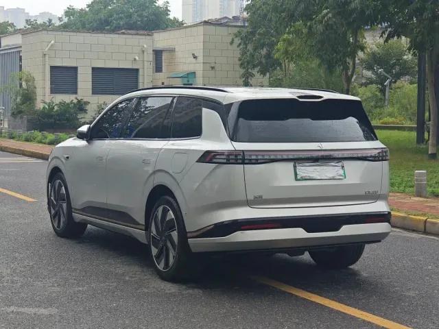 Dongfeng eπ 008 — Фото автомобиля 9