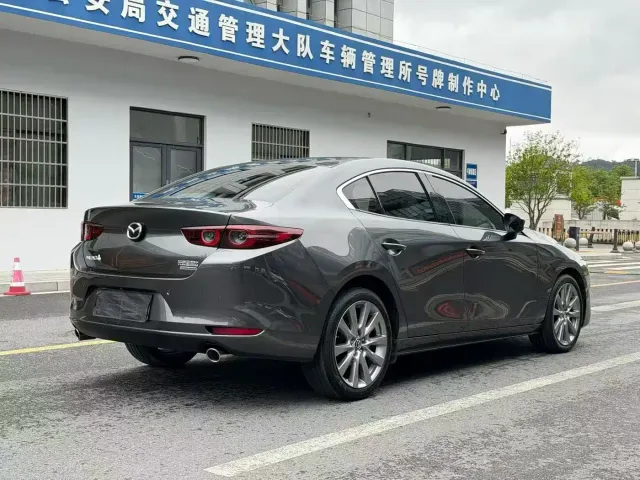 Mazda Axela — Фото автомобиля 9