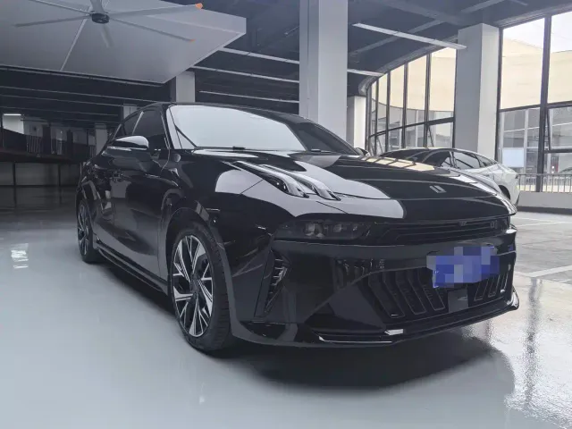 Lynk & Co 03 — Фото автомобиля 3