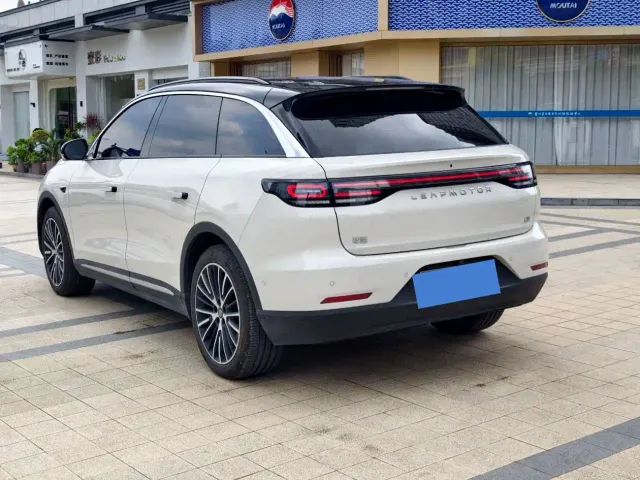 Leapmotor C11 — Фото автомобиля 5