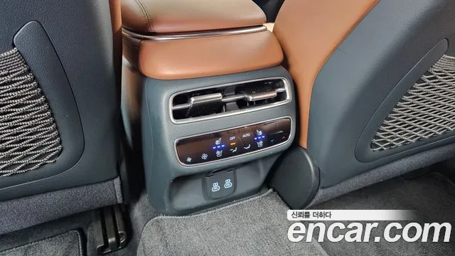 Genesis GV70 2.5T Бензин 2WD — Фото автомобиля 17