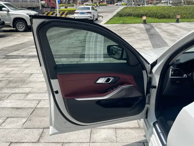 BMW 3 Series — Фото автомобиля 11