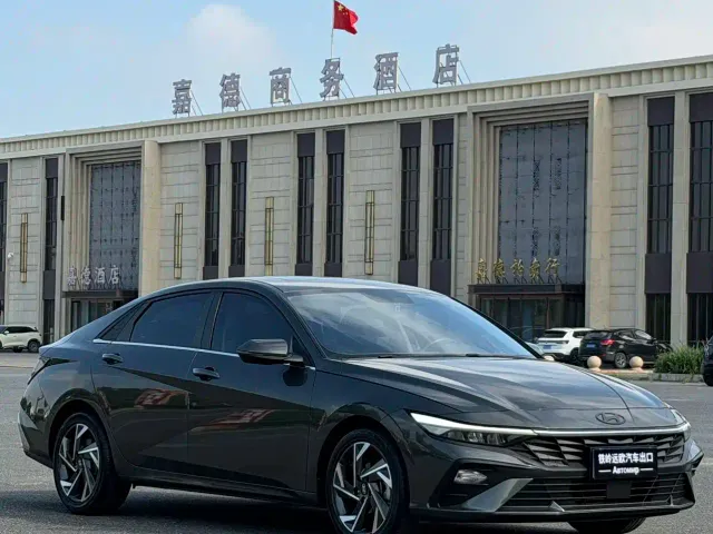 Hyundai Elantra — Фото автомобиля 3