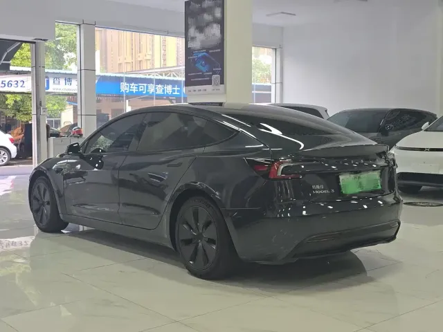 Tesla Model 3 — Фото автомобиля 10