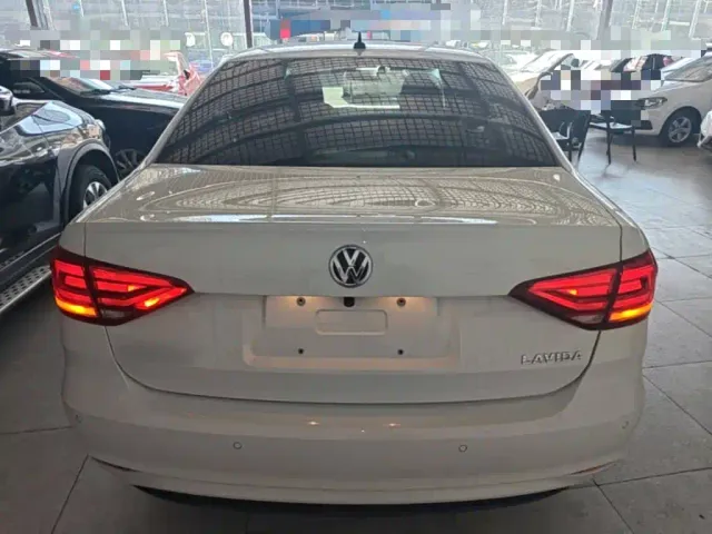 Volkswagen Lavida — Фото автомобиля 5