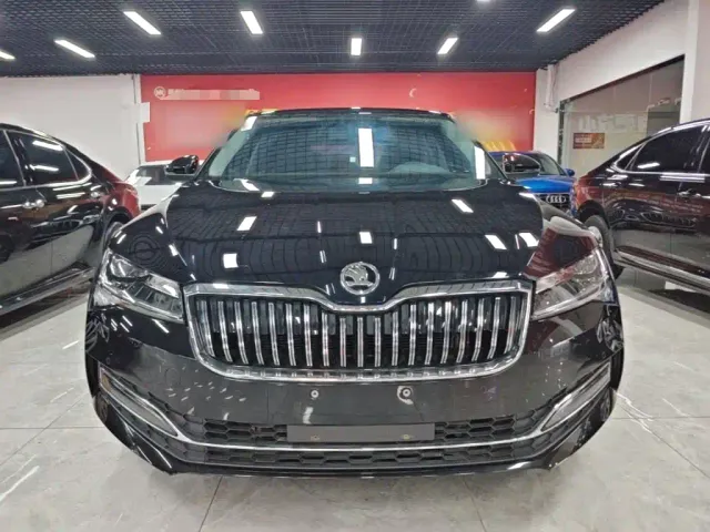 Skoda Superb — Фото автомобиля 2
