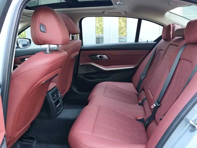 BMW 3 Series — Фото автомобиля 9