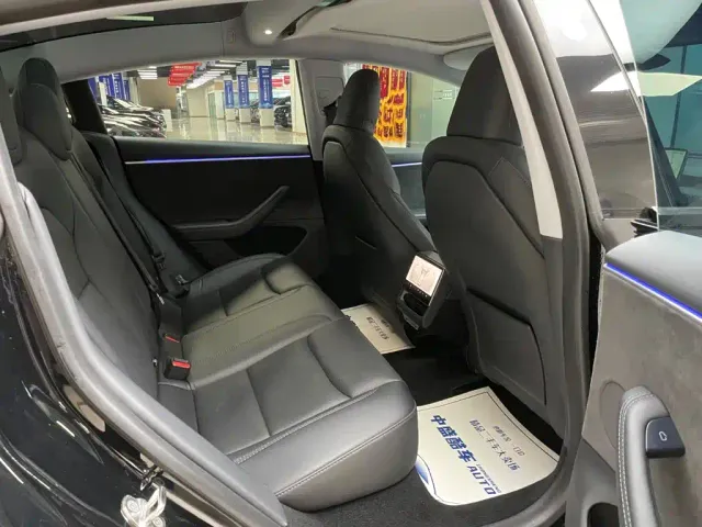 Tesla Model 3 — Фото автомобиля 14