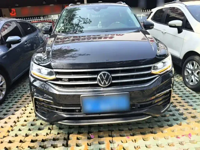 Volkswagen Tiguan L 2023 380TSI 4WD R-Line Premium 7-seater — Фото автомобиля 2