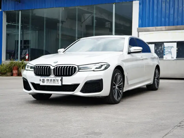 Фотография автомобиля — BMW 5 Series