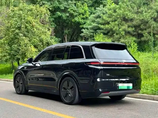 Li Auto L8 — Фото автомобиля 5