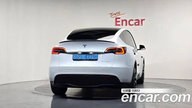 Tesla Model Y — Фото автомобиля 4