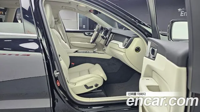 Вольво XC60 — Фото автомобиля 10