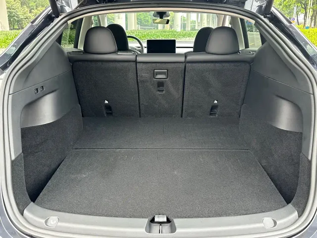 Tesla Model Y — Фото автомобиля 15