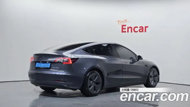 Tesla Model 3 — Фото автомобиля 2
