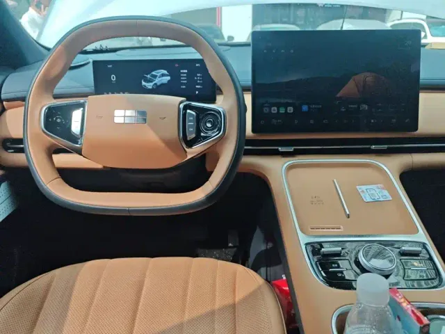 Geely Galaxy Starship 7 EM-i — Фото автомобиля 5