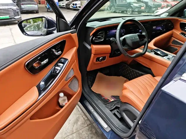 Exeed Landmark C-DM — Фото автомобиля 15