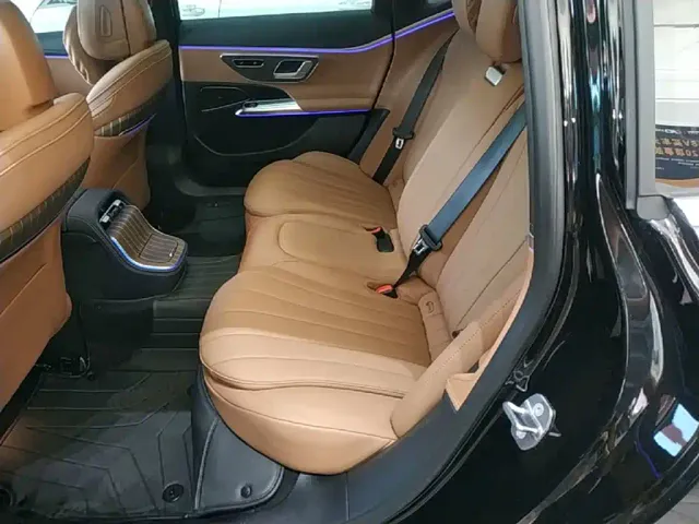 Mercedes-Benz E-Class — Фото автомобиля 16