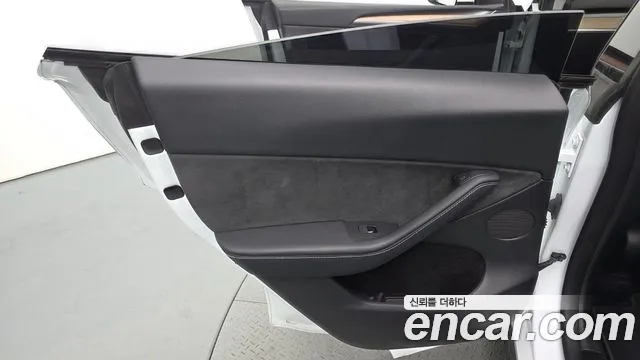Tesla Model Y — Фото автомобиля 25