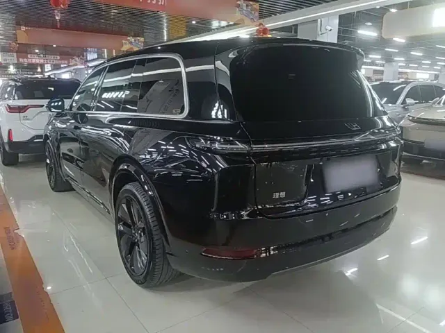 Li Auto L9 — Фото автомобиля 4
