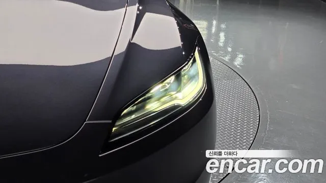 Tesla Model 3 — Фото автомобиля 22