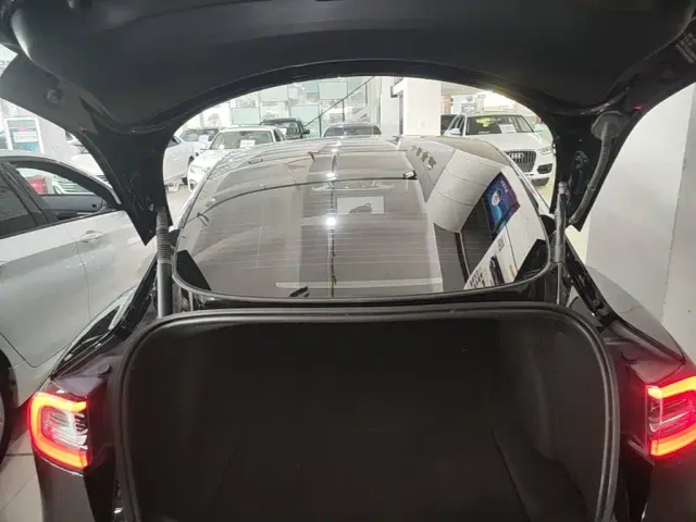 Tesla Model 3 — Фото автомобиля 18