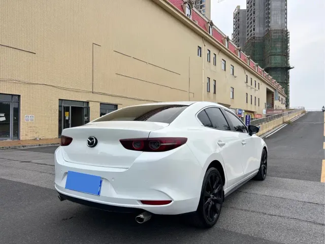 Mazda Axela — Фото автомобиля 4