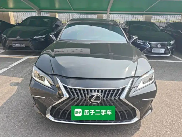 Lexus ES — Фото автомобиля 2