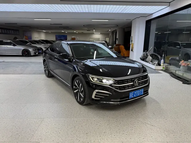 Volkswagen Passat — Фото автомобиля 3