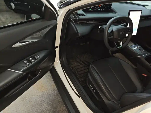 Changan Qiyuan A05 — Фото автомобиля 15