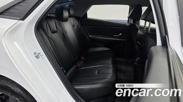 Hyundai Avante CN7 — Фото автомобиля 11