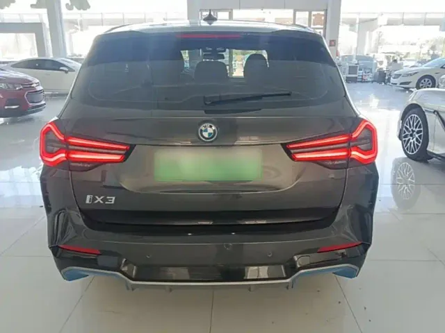 BMW iX3 — Фото автомобиля 5