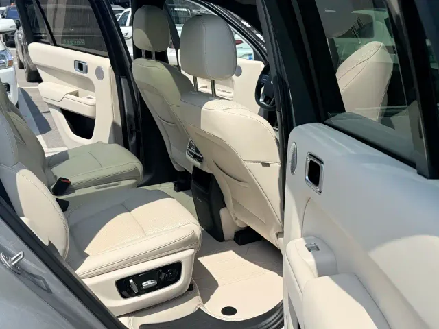 Li Auto L8 — Фото автомобиля 12
