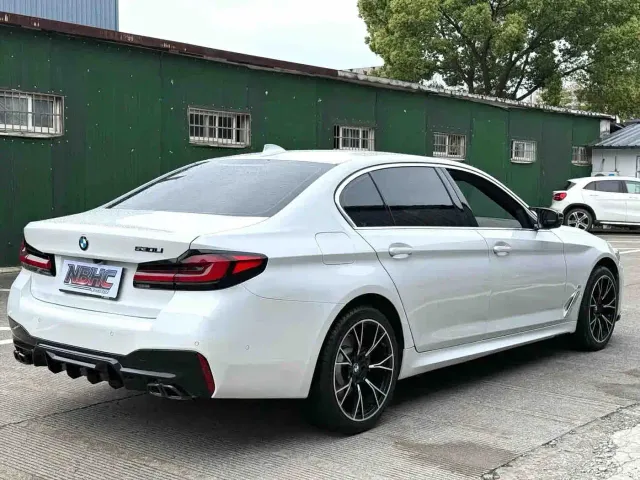 BMW 5 Series — Фото автомобиля 4