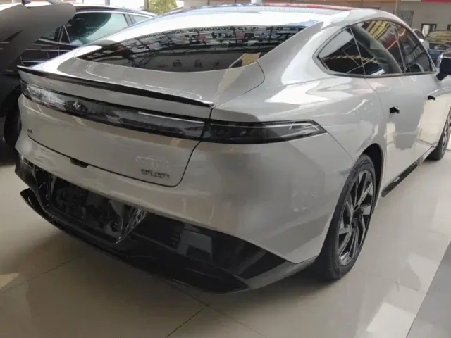 Dongfeng eπ 007 — Фото автомобиля 3