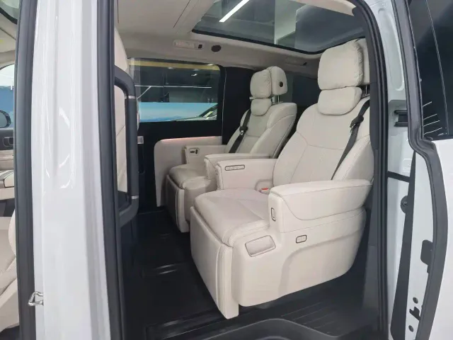 Li Auto MEGA — Фото автомобиля 4