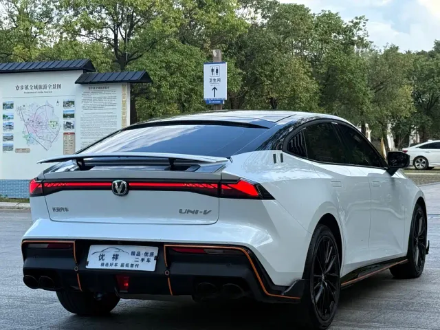 Changan UNI-V — Фото автомобиля 14