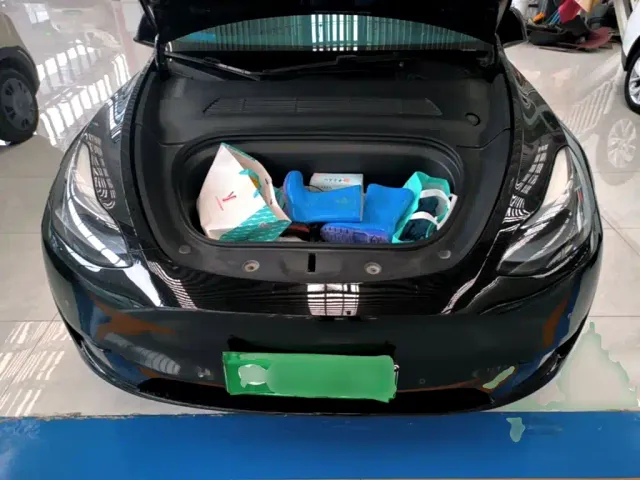 Tesla Model Y — Фото автомобиля 19