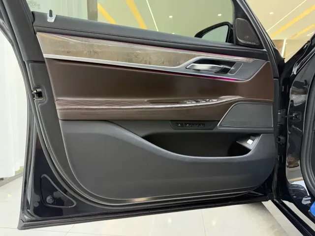 BMW 7 Series — Фото автомобиля 4