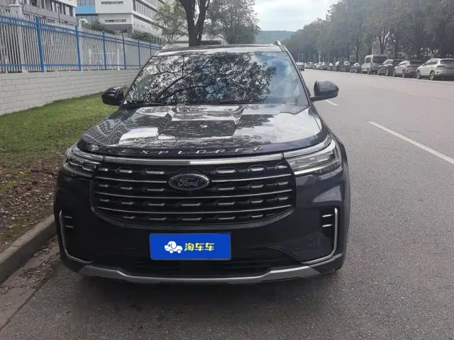Ford Explorer — Фото автомобиля 2