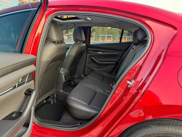 Mazda Axela — Фото автомобиля 13