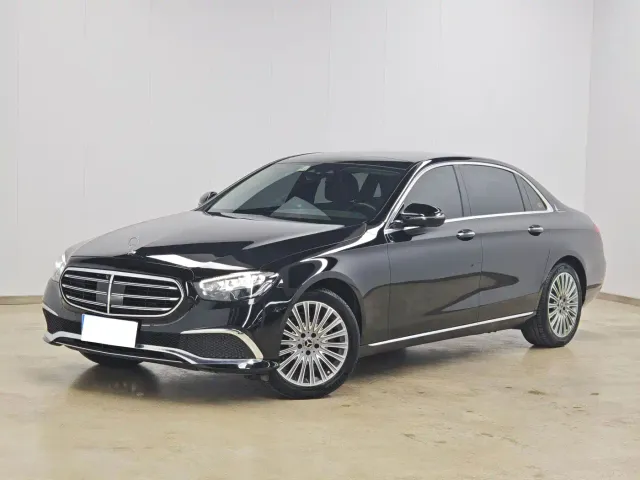 Фотография автомобиля — Mercedes-Benz E-Class