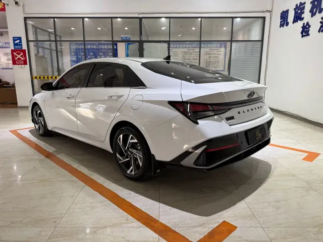 Hyundai Elantra — Фото автомобиля 6